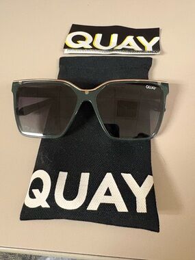 Quay Australia Women’s Dark Green Square Sunglasses